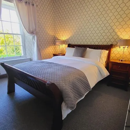 Riverview Georgian House *