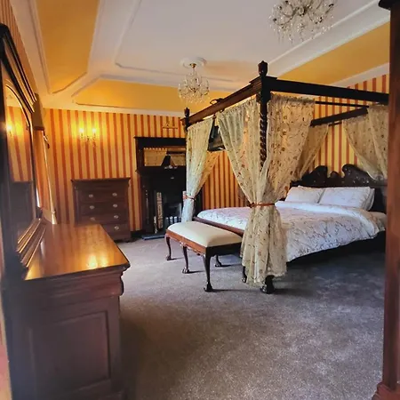 Riverview Georgian House *