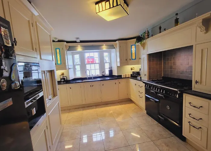 Дом отдыха Riverview Georgian House *