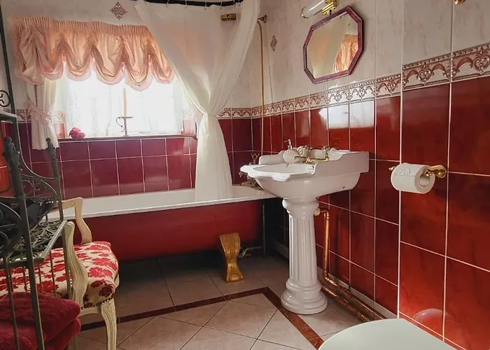 Riverview Georgian House *